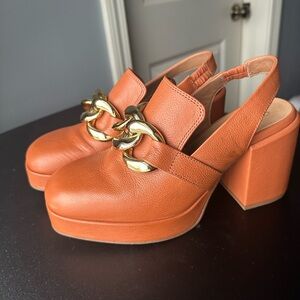 Seychelles Heeled Clogs in Size 7